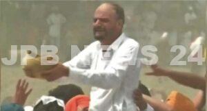 Read more about the article सिद्धू मूसेवाला के पिता ने रोते बिलखते आंखों से हुए किया अंतिम संस्कार, हज़ारों फैंस ने नम आंखों से किया विदा – sidhu moose wala