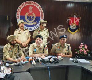 Read more about the article ਕਬੱਡੀ ਖਿਡਾਰੀ ਸੰਦੀਪ ਨੰਗਲ ਅੰਬੀਆ ਕਤਲ ਕੇਸ ‘ਚ 2 ਸ਼ਾਰਪ ਸ਼ੂਟਰਾਂ ਸਮੇਤ 5 ਹੋਰ ਗ੍ਰਿਫਤਾਰ – ਜਲੰਧਰ ਕੰਟਰੀਸਾਈਡ ਪੁਲਿਸ ਨੂੰ ਮਿਲੀ ਵੱਡੀ ਕਾਮਯਾਬੀ