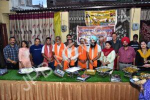 Read more about the article ਪੰਜਾਬ ਰਿਫਲਿਕਸ਼ਨ ਅਖਬਾਰ ਵੱਲੋਂ ਅਲਾਇੰਸ ਕਲੱਬ ਜਲੰਧਰ ਸਮਰਪਨ ਦੇ ਸਹਿਯੋਗ ਨਾਲ ਤੀਸਰਾ ਮਾਸਿਕ ਲੰਗਰ ਲਗਾਇਆ