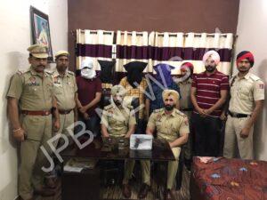 Read more about the article ਪੁਲੀਸ ਵੱਲੋਂ ਨਾਕਾਬੰਦੀ ਦੌਰਾਨ ਇੱਕ ਵਾਹਨ, ਸਮੇਤ 4 ਨੂੰ ਕੀਤਾ ਗਿਰਫਤਾਰ