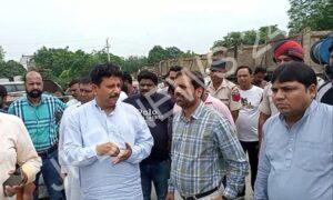 Read more about the article ਵਿਧਾਇਕ ਰਮਨ ਅਰੋੜਾ ਨੇ ਕਮਿਸ਼ਨਰ ਦਵਿੰਦਰ ਸਿੰਘ ਨੂੰ ਮੁੜ ਸ਼ੀਸ਼ਾ ਦਿਖਾਇਆ