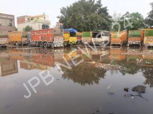 Read more about the article निगम चुनावो में इसी गटर के पानी में डूबाउंगा केजरीवाल की किश्ती : अर्जुन त्रेहन