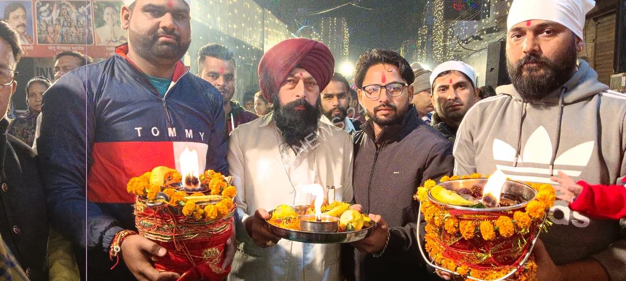 Read more about the article ਜੈ ਮਾਂ ਜਗਦੰਬੇ ਜਾਗਰਣ ਸਭਾ ਵੱਲੋਂ ਕਰਵਾਏ ਸਾਲਾਨਾ ਜਾਗਰਣ ਵਿਚ ਭਾਟੀਆ ਦੰਪਤੀ ਦਾ ਕੀਤਾ ਗਿਆ ਸਨਮਾਨ