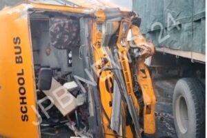 Read more about the article स्कूल बस पलटने से 1 बच्चे और ड्राइवर की मौत