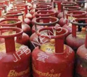 Read more about the article नए साल पर लोगों को लगा जोर का झटका! महंगा हो गया गैस सिलेंडर जाने