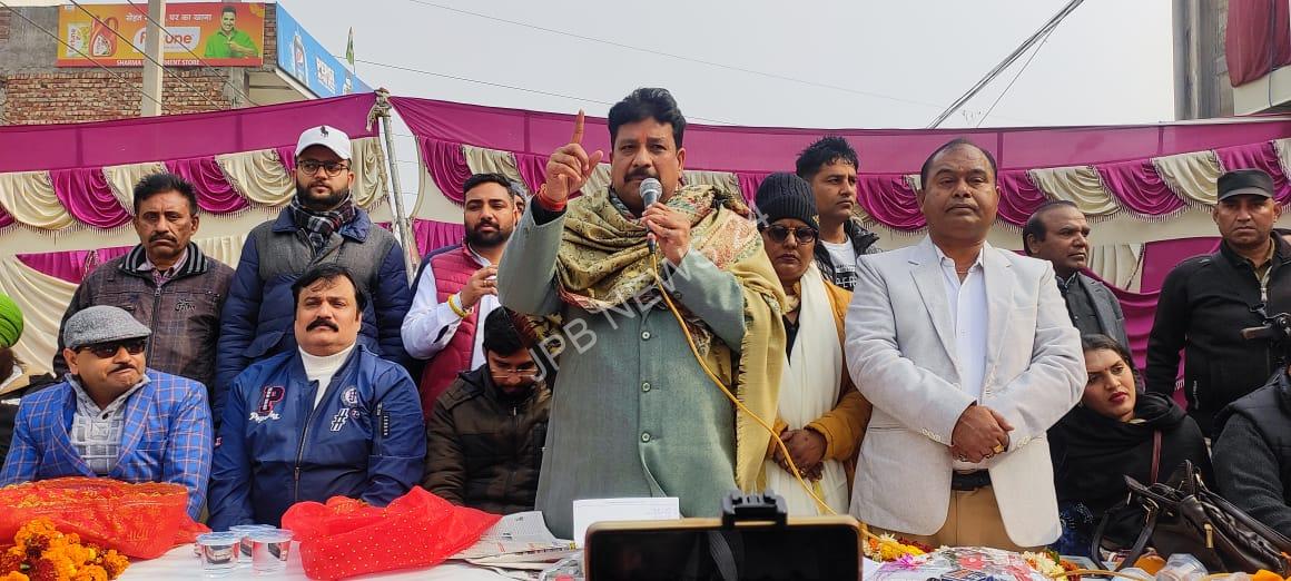 You are currently viewing जालंधर सैंट्रल हलके में चिट्टा बेचने वाले पुलिस थाने में सरैंडर कर जेल जाएं, नहीं तो अंजाम भुगतने को तैयार रहें: रमन अरोड़ा