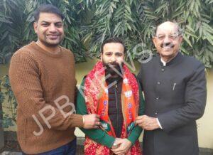 Read more about the article दविंदर भारद्वाज ने जिला उपाध्यक्ष बनने पर मोहिंदर भगत से लिया आशीर्वाद