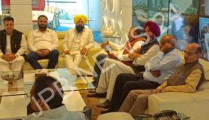 Read more about the article AAP में शामिल होने से पहले पार्टी के कार्यकर्ताओं के साथ दिखे सुशील रिंकू,CM मान और केजरीवाल ज्वाइन करवाएंगे पार्टी