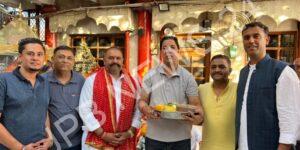 Read more about the article चुनाव जीतने के बाद सुशील रिंकू ने मां चिंतपूर्णी दरबार में जे एस ट्रेवल के MD जगमोहन सिंह सहित हाजिरी लगाकर मां का आशीर्वाद