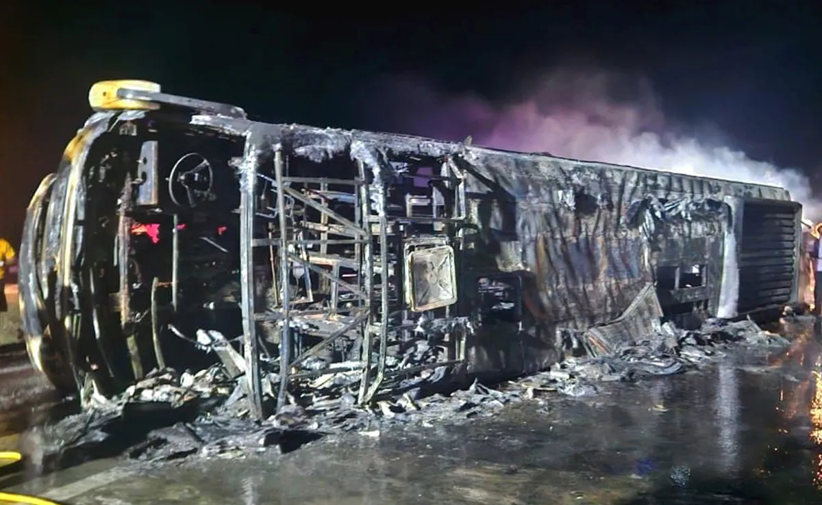 Read more about the article महाराष्ट्र में समृद्धि एक्सप्रेस बस में हुआ हादसा, 25 लोगों की मौत ॥ Samruddhi express bus accident in maharashtra, 25 people died