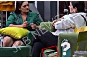 Read more about the article जब पूजा भट्ट बिग बॉस ओटीटी 2 में अपने फोन के साथ नजर आईं तो इंटरनेट पर प्रतिक्रियाएं हुई। Internet reacts when pooja bhatt appeared with her phone in bigg boss OTT 2.