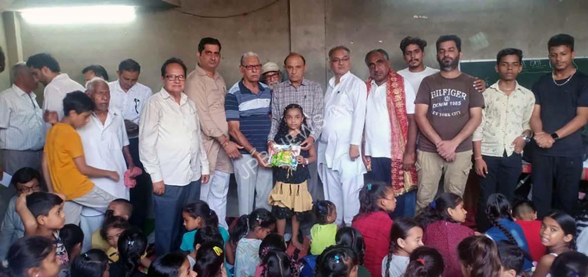 Read more about the article भाविप जालंधर दक्षिण ने श्री भोलेबाबा संस्कृत केंद्र में बच्चों को बांटा स्टेशनरी का सामान  केवल कृष्ण – Bhavip jalandhar south distributed stationery items to the children at shri bholebaba sanskrit kendra only krishna.