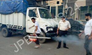 Read more about the article विधायक रमन अरोड़ा की टीम ने कृष्णा नगर, संतोषी नगर, काजी मंडी, एवं मंडी फैंटनगंज में की फॉगिंग. – MLA raman arora’s team did fogging in krishna nagar, santoshi nagar, qazi mandi, and mandi fantanganj.