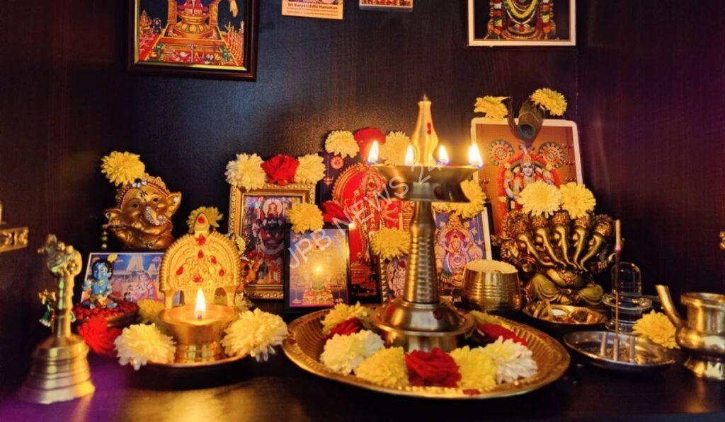 ऐसे करें पूजा घर की सफाई , चमकेगा मंदिर, प्रसन्न होंगे भगवान - Clean the pooja house like this, the temple will shine, god will be pleased.