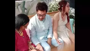 Read more about the article आमिर खान ने अपनी बेटी की मेहंदी सेरेमनी में अपने हाथ पर रचाया मेहंदी का डिजाइन – Aamir khan created mehendi design on his hand in his daughter mehendi ceremony