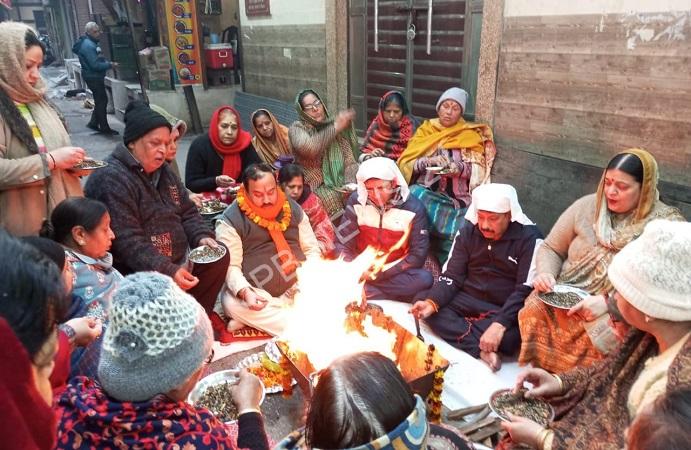 माघ महीने में पवित्र नदी में स्नान के साथ दान करना शुभ होता है :- विधायक रमन अरोड़ा - In the month of magh, it is auspicious to donate along with bathing in the holy river:- MLA raman arora