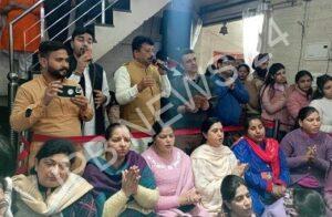 Read more about the article श्री कष्ट निवारण बालाजी मंदिर में साप्ताहिक चौंकी पर विधायक रमन अरोड़ा एवं हिमांशु ने लगाई हाज़री – MLA raman arora and himanshu attended the weekly chowki at shri kashtra nivaran balaji temple