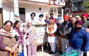 Read more about the article विधायक रमन अरोड़ा ने अजीत नगर पार्क में बुजुर्ग महिला से करवाया पानी के नए ट्यूबवेल का उद्घाटन – MLA raman arora got the new water tube well inaugurated by an elderly woman in ajit nagar park