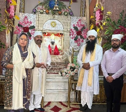 Sushil rinku visited sir govardhan kanshi with his family