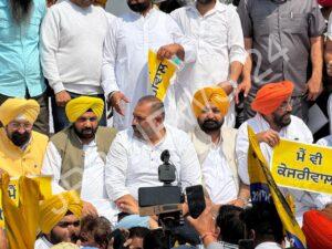 Read more about the article ਕੇਜਰੀਵਾਲ ਦੀ ਗ੍ਰਿਫਤਾਰੀ ਖਿਲਾਫ ਮੋਹਾਲੀ ‘ਚ ਹੜਤਾਲ ‘ਤੇ ਬੈਠੇ ਸੁਸ਼ੀਲ ਰਿੰਕੂ