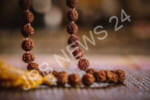 Read more about the article रुद्राक्ष माला से जाप करते समय इन बातों का रखें ध्यान, मिलेगा लाभ – Keep these things in mind while chanting with rudraksh mala, You will get benefits