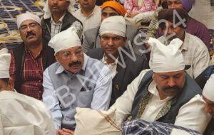 Read more about the article टिकट मिलने पर गुरुद्वारा साहिब कार्यकर्ताओं सहित नतमस्तक हुए सुशील रिंकू-मोहिंदर भगत – Sushil rinku-Mohinder bhagat bowed down along with gurdwara sahib workers after getting the ticket