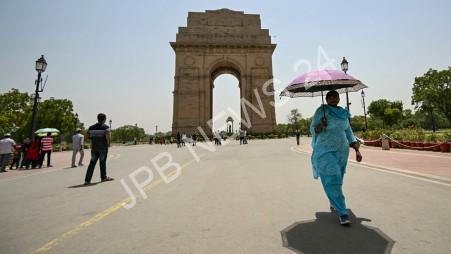 दिल्ली में रिकॉर्ड तोड़ तापमान 52.3 डिग्री सेल्सियस तक पहुंचा। Record breaking temperature reached 52.3 degrees celsius in delhi