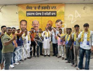 Read more about the article कांग्रेस और भाजपा को छोड़ कर युवा वर्ग हो रहा आम आदमी पार्टी मे शामिल – मोहिंदर भगत – Young people are leaving congress and bjp and joining aam aadmi party – Mohinder bhagat