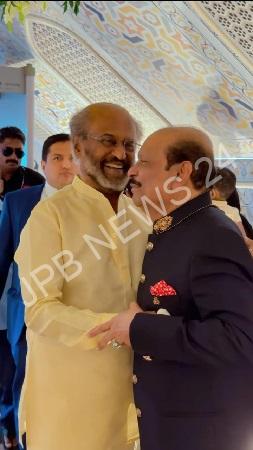 अंबानी उत्सव के बाद रजनीकांत को लुलु ग्रुप की शाही शादी में देखा गया। After ambani utsav, rajinikanth was spotted at lulu group's royal wedding