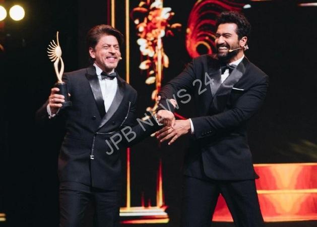 शाहरुख खान ने IIFA 2024 में मुश्किल दिनों को किया याद, संदीप रेड्डी वांगा से की पुष्पा जैसी फिल्म की मांग - Shah rukh khan recalls tough days at IIFA 2024, demands a film like pushpa from sandeep reddy vanga