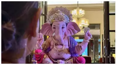 शाहरुख खान ने मन्नत में किया गणपति बप्पा का स्वागत - Shahrukh khan welcomed ganpati bappa in mannat