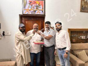 Read more about the article नासिर सलमानी ने हरियाणा में भाजपा की हैट्रिक लगाने पर पूर्व सांसद सुशील रिंकू का मुंह मीठा कराया – Nasir salmani gave sweets to former MP sushil rinku on BJP’s hat-trick in haryana