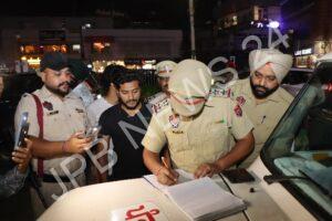 Read more about the article ਸੀ ਪੀ ਦੀ ਅਗਵਾਈ ਵਿਚ ਪੁਲਿਸ ਦਾ ਵੱਡਾ ਐਕਸ਼ਨ, ਪੀਪੀਆਰ ਮਾਲ ਤੇ ਮਾਡਲ ਟਾਊਨ ਵਿਚ ਕਾਨੂੰਨ ਦੀ ਉਲੰਘਣਾ ਕਰਨ ਵਾਲੇ 35 ਬੰਦੇ ਰਾਊਂਡਅਪ