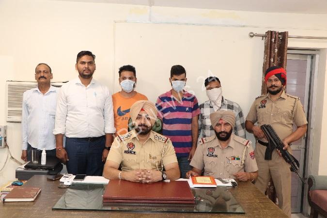 Commissionerate police has arrested three robbers