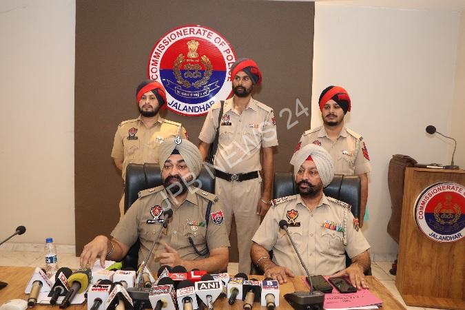 The commissionerate police has solved the robbery case in jalandhar