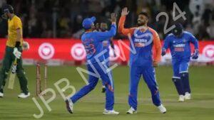 Read more about the article टीम इंडिया के कप्तान सूर्यकुमार यादव ने गेंदबाजों की तारीफ की, वरुण चक्रवर्ती के पांच विकेट के प्रदर्शन से प्रभावित – Team india captain suryakumar yadav praises bowlers, impressed by varun chakravarthy five-wicket haul