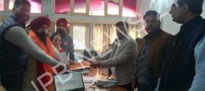 Read more about the article कमलजीत सिंह भाटिया ने दिखाया दम,बड़े काफिले के साथ पहुंचे पत्नी जसपाल कौर भाटिया का नामांकन दाखिल करवाने – Kamaljit singh bhatia showed his strength, arrived with a big convoy to file nomination of his wife jaspal kaur bhatia