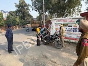 Read more about the article ਕਮਿਸ਼ਨਰੇਟ ਪੁਲਿਸ ਜਲੰਧਰ ਵੱਲੋਂ ਟ੍ਰੈਫਿਕ ਉਲੰਘਣਾਵਾਂ ਅਤੇ ਈਵ-ਟੀਜ਼ਿੰਗ ਵਿਰੁੱਧ ਵਿਸ਼ੇਸ਼ ਮੁਹਿੰਮ ਚਲਾਈ ਗਈ