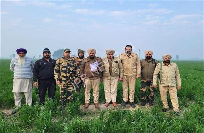 बीएसएफ और पंजाब पुलिस की संयुक्त कार्रवाई, मिली बड़ी सफलता - Joint operation of BSF and punjab police achieved great success