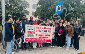 Read more about the article ਲਾਲੀ ਇੰਫ਼ੋਸਿਸ ਨੇ ਫ਼ਿਕਰ ਏ ਹੋਂਦ ਨਾਲ ਮਿਲਕੇ ਗੱਡੀਆਂ ਤੇ ਲਗਾਏ ਰਿਫਲੇਕਟਰ