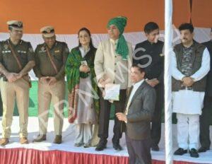 Read more about the article पिरथी पाल कैले को समाज सेवा के सराहनीय कार्यों के लिए गणतंत्र दिवस पर सम्मानित किया  – Pirthi pal kale was honored on republic day for his commendable work of social service