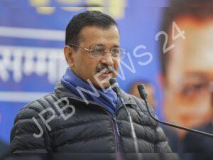 Read more about the article भाजपा ने केजरीवाल पर साधा निशाना, आप ने फर्जी दस्तावेजों पर आधारित बताया – BJP attacks kejriwal, AAP says it is based on fake documents