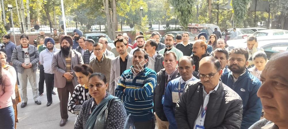 SBI मेन ब्रांच के बाहर UFBU का प्रदर्शन, 24-25 मार्च को हड़ताल का ऐलान - UFBU protest outside SBI main branch, strike announced on 24-25 march