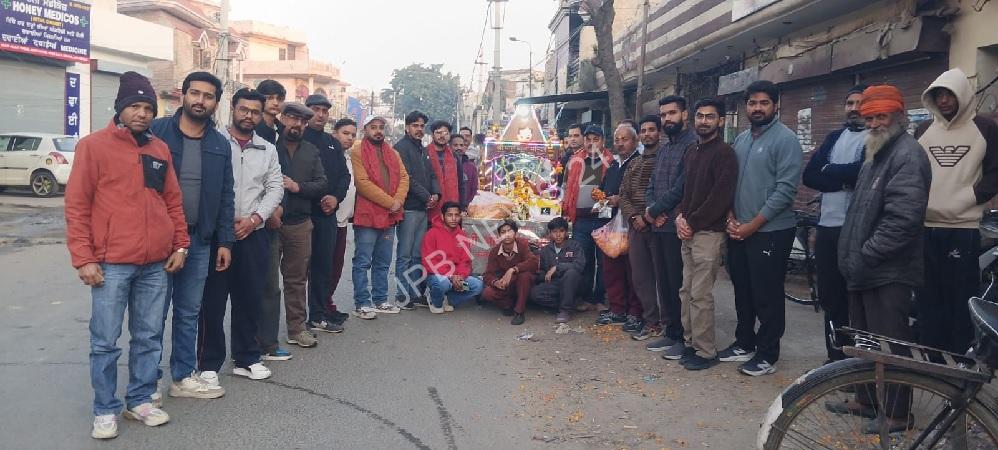 महाशिवरात्रि के उपलक्ष्य में श्री भोलेबाबा मंदिर बस्ती नौ से निकली पहली प्रभातफेरी - On the occasion of mahashivratri, the first prabhatpheri started from shri bholebaba temple basti no. 9