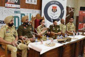 Read more about the article ‘युद्ध नशे के विरुद्ध’: पुलिस कमिश्नर ने नशे के उन्मूलन के लिए लोगों से एकजुट होने का आह्वान किया – ‘War against drugs’: Police commissioner calls upon people to unite to eradicate drug menace