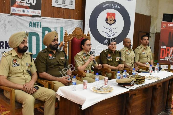 'युद्ध नशे के विरुद्ध': पुलिस कमिश्नर ने नशे के उन्मूलन के लिए लोगों से एकजुट होने का आह्वान किया - 'War against drugs': Police commissioner calls upon people to unite to eradicate drug menace