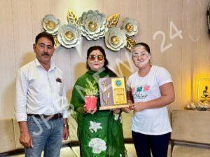 Read more about the article माउंटेनियर प्रिया अंबेडकर ‘पहाड़ों की रानी’ की शानदार उपलब्धियों के लिए वाइस SSDPS की चेयरपर्सन संगीता चोपड़ा ने किया सम्मानित – Mountaineer priya ambedkar ‘Queen of mountains’ was felicitated by vice SSDPS chairperson sangeeta chopra for her outstanding achievements