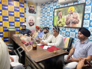 Read more about the article विधायक रमन अरोड़ा ने अपने हल्के के सभी पार्षद वार्ड इंचार्ज ओर ब्लॉक प्रधान के साथ नशा मुक्त पंजाब की शुरुवात की – MLA raman arora started drug free punjab along with all the councillors, ward incharge and block heads of his constituency