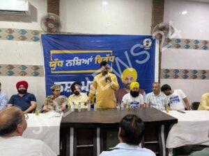 Read more about the article विधायक रमन अरोड़ा ने पंजाब नशा मुक्त यात्रा के तहत वार्ड नं 28, 29 ,30 में लोगो से कि मीटिंग – MLA raman arora held a meeting with people in ward no. 28, 29, 30 under punjab drug free yatra