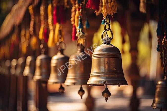Read more about the article पूजा के समय मंदिर में घंटी क्यों बजाई जाती है? जानिए इसके पीछे का कारण –  Why is the bell rung in the temple during worship? Know the reason behind it